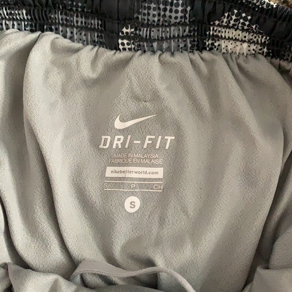 Nike Running Shorts - Picture 3 of 3